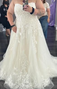 'Lace and Tulle A-Line Wedding Dress'