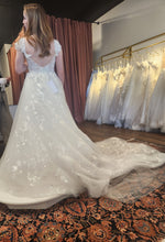 Load image into Gallery viewer, Alberta Ferretti &#39;ASTRID &#39; wedding dress size-04 NEW
