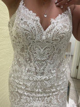 Load image into Gallery viewer, Allure Bridals &#39;9575&#39; wedding dress size-10 SAMPLE
