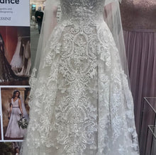 Load image into Gallery viewer, Oleg Cassini &#39;CWG780&#39; wedding dress size-02 PREOWNED
