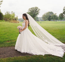 Load image into Gallery viewer, Martina Liana &#39;1244&#39; wedding dress size-04 PREOWNED
