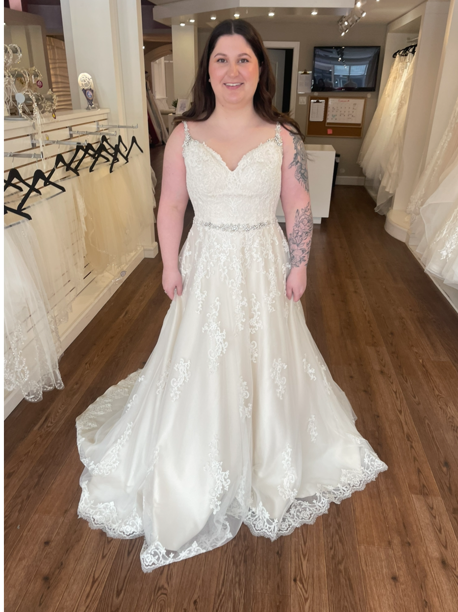 Maggie Sottero 'Allison ' wedding dress size-12 SAMPLE