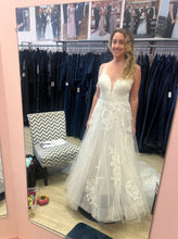 Load image into Gallery viewer, Allure Bridals &#39;9802&#39;
