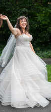 Load image into Gallery viewer, Watters &#39;12800&#39; wedding dress size-12 PREOWNED
