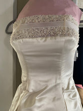 Load image into Gallery viewer, Ines Di Santo &#39; CA05313 RN89671&#39; wedding dress size-04 PREOWNED
