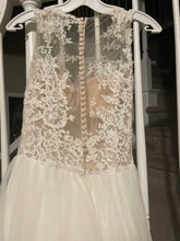 Load image into Gallery viewer, NA &#39;NA&#39; wedding dress size-02 PREOWNED
