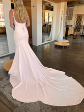 Load image into Gallery viewer, Allure Bridals &#39;3665&#39; wedding dress size-04 NEW

