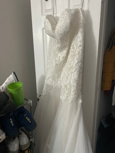 Allure Bridals 'Na' wedding dress size-16 PREOWNED