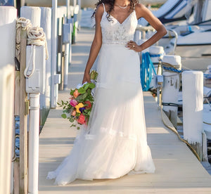 David's Bridal 'Spaghetti Strap Dress' wedding dress size-00 PREOWNED