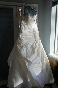 Maggie Sottero 'Bianca' wedding dress size-14 SAMPLE