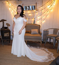Load image into Gallery viewer, Sophia Tolli &#39;Millee Y3113&#39; wedding dress size-10 PREOWNED
