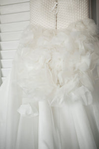 Vera Wang 'Marie' size 0 used wedding dress close up view on hanger
