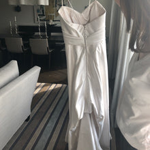 Load image into Gallery viewer, Anna Maier &#39;Felicitie&#39; size 0 used wedding dress back view on bride
