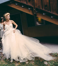 Load image into Gallery viewer, Carol Hannah &#39;Angel Oak Gown&#39; - CAROL HANNAH - Nearly Newlywed Bridal Boutique - 3
