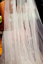 Load image into Gallery viewer, Pronovias &#39;Frase&#39; - Pronovias - Nearly Newlywed Bridal Boutique - 4
