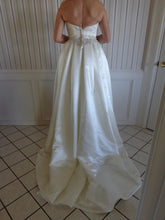 Load image into Gallery viewer, Casablanca Style 2073G - Casablanca - Nearly Newlywed Bridal Boutique - 2
