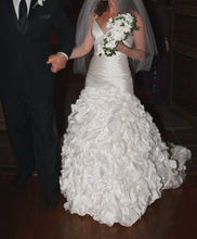 Load image into Gallery viewer, Martina Liana &#39;296&#39; size 0 used wedding dress front view on bride
