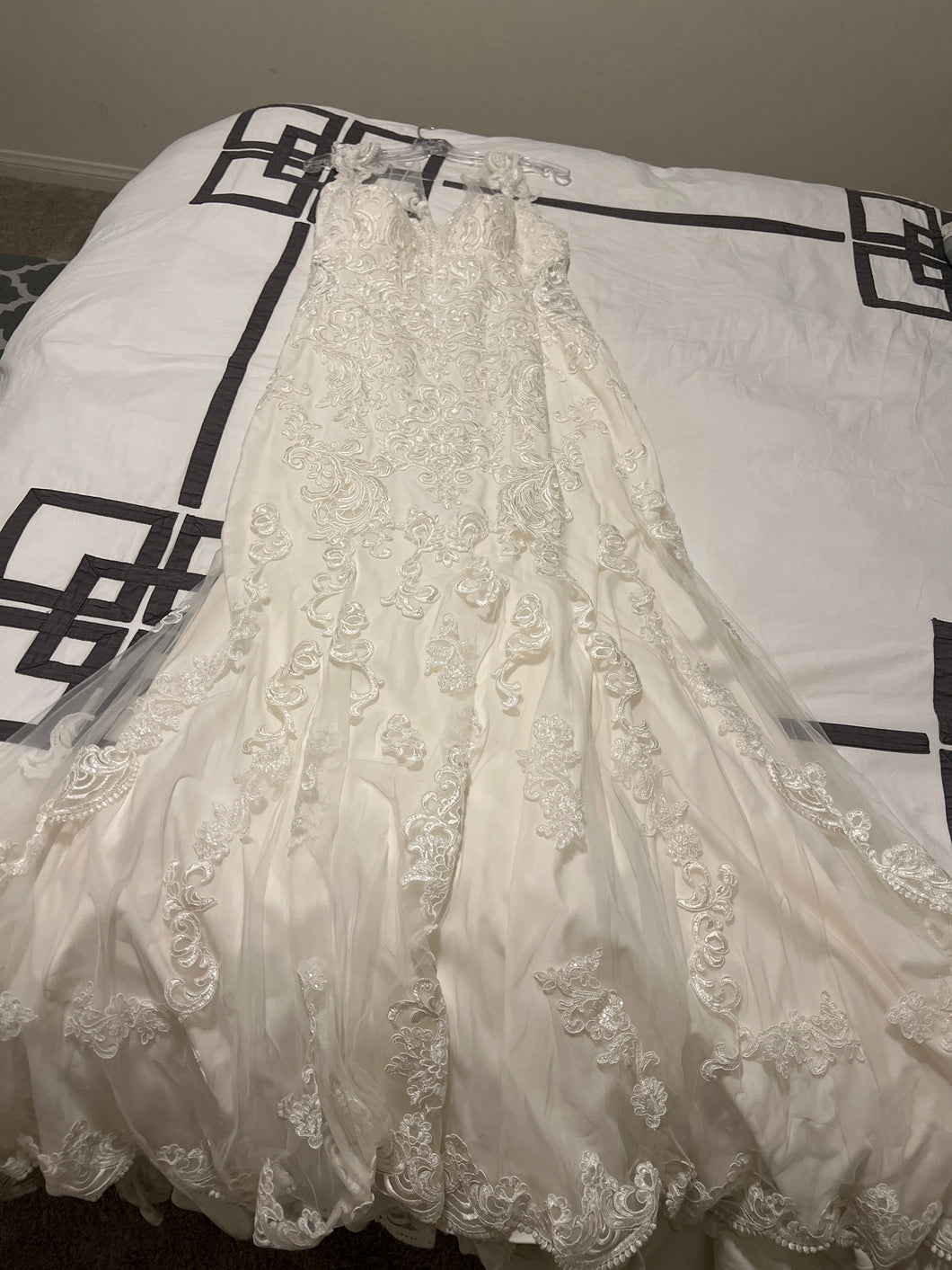 Essense of Australia 'D2352' wedding dress size-16 PREOWNED