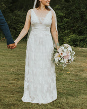 Load image into Gallery viewer, Claire Pettibone &#39;Persphone -93087 &#39; wedding dress size-06 PREOWNED
