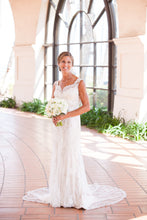 Load image into Gallery viewer, Enzoani &#39;Hollywood&#39; - Enzoani - Nearly Newlywed Bridal Boutique - 2
