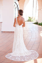 Load image into Gallery viewer, Enzoani &#39;Hollywood&#39; - Enzoani - Nearly Newlywed Bridal Boutique - 3
