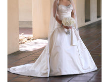 Load image into Gallery viewer, Kenneth Pool &#39;Fabiana&#39; - Kenneth Pool - Nearly Newlywed Bridal Boutique - 3
