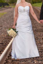 Load image into Gallery viewer, Maggie Sottero &#39;Deidre&#39; - Maggie Sottero - Nearly Newlywed Bridal Boutique - 1
