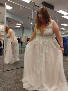 Oleg Cassini '8CWG924' wedding dress size-18W NEW