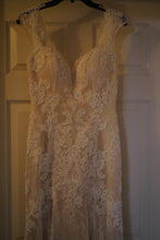 Load image into Gallery viewer, Casablanca &#39;2215&#39; wedding dress size-02 NEW
