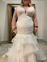 Load image into Gallery viewer,  &#39;Duncan &#39; wedding dress size-18 NEW
