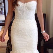 Load image into Gallery viewer, Monique Lhuillier &#39;Arielle&#39; - Monique Lhuillier - Nearly Newlywed Bridal Boutique - 2
