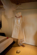 Load image into Gallery viewer, Melissa Sweet &#39;Deanna&#39; - Melissa Sweet - Nearly Newlywed Bridal Boutique - 1
