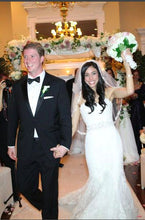 Load image into Gallery viewer, Enzoani Dakota Wedding Dress - Enzoani - Nearly Newlywed Bridal Boutique - 2
