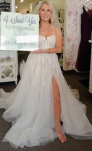 Load image into Gallery viewer, Martina Liana &#39;1490&#39; wedding dress size-08 PREOWNED
