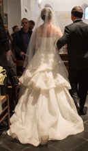 Load image into Gallery viewer, Monique Lhuillier &#39;Bellflower&#39; - Monique Lhuillier - Nearly Newlywed Bridal Boutique - 1
