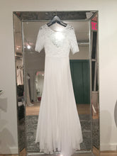Load image into Gallery viewer, Sarah Seven &#39;Bleeker&#39; size 2 new wedding dress front view on hanger
