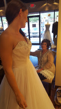 Load image into Gallery viewer, Essense of Australia &#39;D1733&#39; - essence of australia - Nearly Newlywed Bridal Boutique - 4
