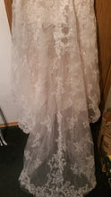 Load image into Gallery viewer, Casablanca &#39;1827&#39; size 8 new wedding dress view of train
