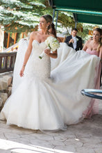 Load image into Gallery viewer, Allure Bridals &#39;C286&#39; - Allure Bridals - Nearly Newlywed Bridal Boutique - 2
