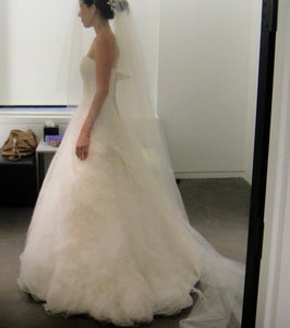 Vera Wang 'Jade' wedding dress size-06 PREOWNED
