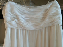 Load image into Gallery viewer, Valentino &#39;Romantic&#39; - Valentino - Nearly Newlywed Bridal Boutique - 4
