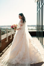 Load image into Gallery viewer, Monique Lhuillier &#39;Maeve&#39; wedding dress size-06 PREOWNED
