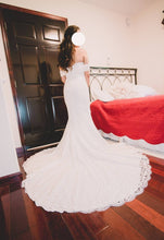 Load image into Gallery viewer, Nicole Miller &#39;Unsure&#39; wedding dress size-04 PREOWNED
