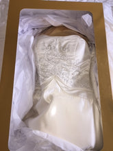 Load image into Gallery viewer, Matthew Christopher &#39;Roman Holiday&#39; wedding dress size-06 PREOWNED
