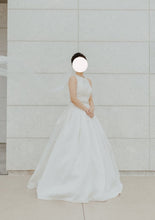 Load image into Gallery viewer, Tarik Ediz &#39;50100-S167772-4&#39; wedding dress size-02 PREOWNED
