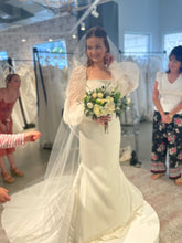 Load image into Gallery viewer, Martina Liana &#39;ML-321&#39; wedding dress size-06 SAMPLE
