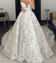 Load image into Gallery viewer, Monique Lhuillier &#39;Emilia &#39; wedding dress size-04 NEW
