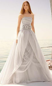 Vera Wang White 'Organza' size 10 new wedding dress front view on model