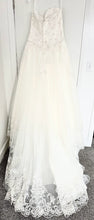 Load image into Gallery viewer, David&#39;s Bridal &#39;V3836&#39; wedding dress size-16 NEW
