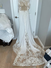 Load image into Gallery viewer, Demetrios &#39;838&#39; wedding dress size-06 NEW

